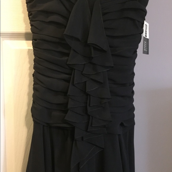 Dresses - Picture 7 of 8